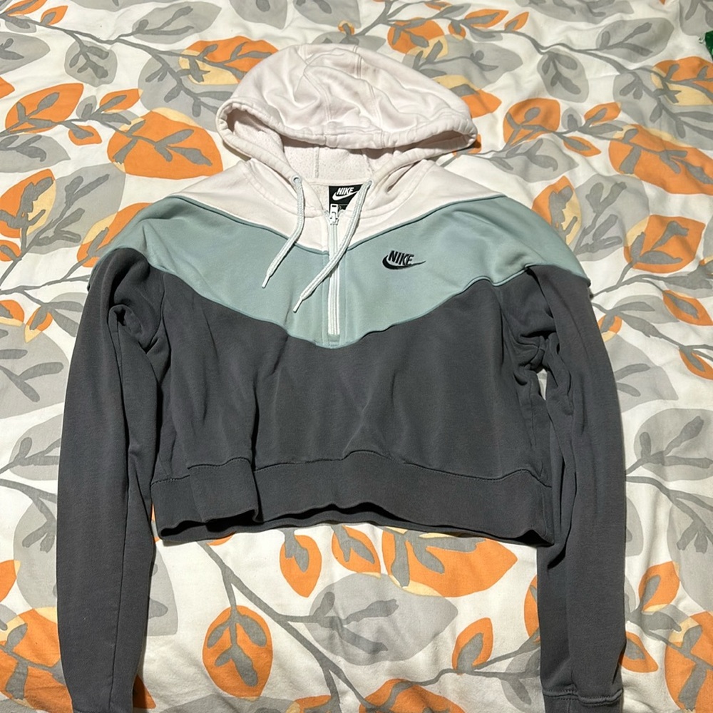 Nike tri color crop hoodie